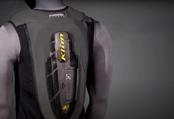 Во Франции выпустили мотожилет с подушкой безопасности по подписке. Если просрочить платеж, она не сработает