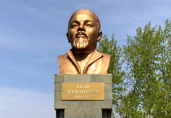 Разные: Абай или Ленин-ата в тюбетейке? (видео)