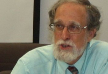 Қазақ тілін 40 жыл зерттеген профессор шала қазақтарды сынамауға шақырды