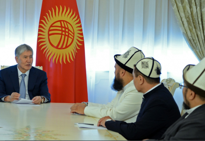 Президент Кыргызстана: Не расшибайте лбы в молитвах, а получайте образование