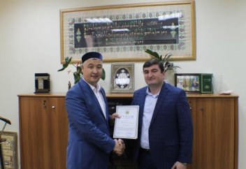 «ÇIÇEK-MANGAL» мейрамханасына ҚМДБ халал сертификаты табысталды