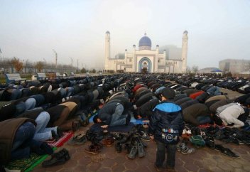 Является ли сунной читать четыре ракаата до джума и после?