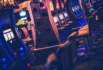 Жителям Казахстана младше 25 лет запретят участие в азартных играх