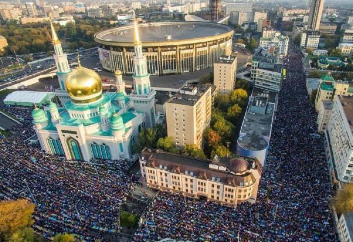 В Москве в этом году в праздничной молитве Курбан-байрам приняли участие около 320 тысяч мусульман