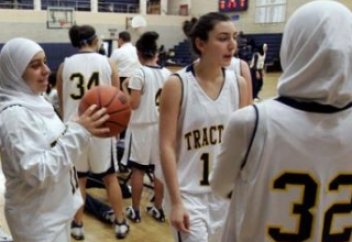 Мұсылман қыз-келіншектерінің ойын алаңына шариғат шәлісімен шығатын күн алыс емес