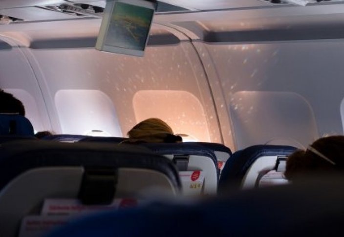 Чем опасен сон на борту самолета - исследование