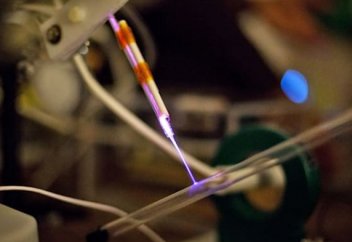 Портативті санитайзер суық плазмамен кез келген нәрсені дем арасында залалсыздандырады (видео)