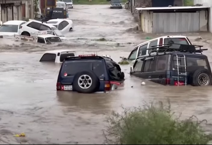 Наводнение в Пакистане: около тысячи жертв, 30 млн беженцев (видео)