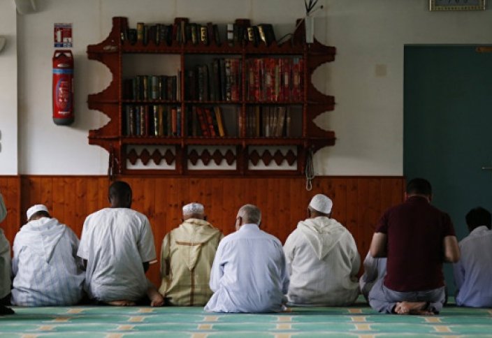 Власти Франции взяли на контроль финансирование мечетей