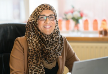 Мусульманка назначена директором международной благотворительной организации