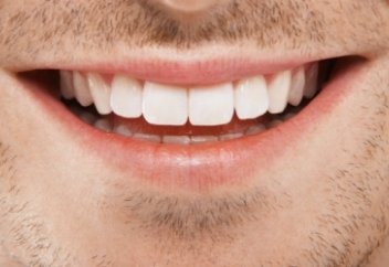 Медики определили 5 продуктов для здоровых зубов