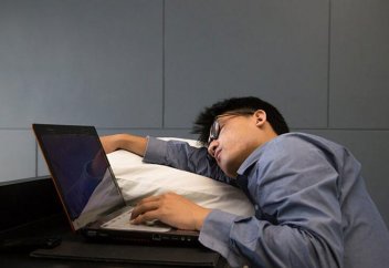 Мұрнынан қан аққанша жұмыс істеуге тыйым салды