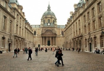 Организаторам «Дня хиджаба» не удалось достучаться до парижан