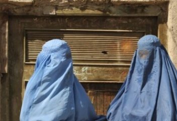 Талибан билігі оранбаған әйелдің қамқоршысына да жаза тағайындайды