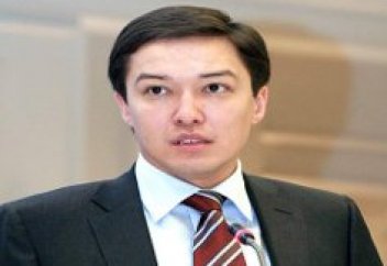 ҰЛТТЫҚ БАНК ТЕҢГЕНІҢ ЕРКІН БАҒАМЫ САЯСАТЫН ЖАЛҒАСТЫРАДЫ