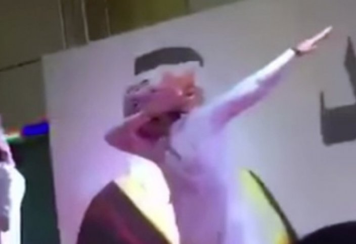 В Саудовской Аравии певца арестовали за запрещенный танец