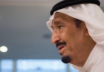 Король мұрагерін ауыстырды