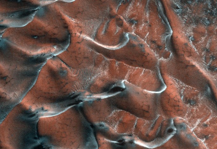 Завораживающий вид морозных дюн Марса опубликовало NASA