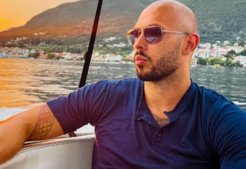 Скандальный западный инфлюэнсер принял ислам. Боролась с исламом, но стала мусульманкой