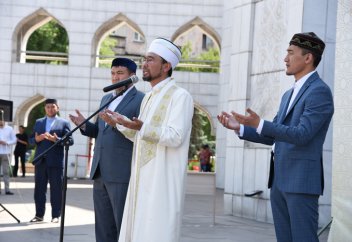 Алматы: Бас мүфтидің қатысуымен 500 отбасыға көмек көрсетілді