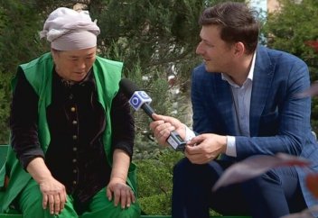 Казахстанский благотворитель осуществит дорогую мечту дворницы из Шымкента