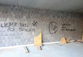 Ультраоңшылдар мұсылмандарға майдан ашты