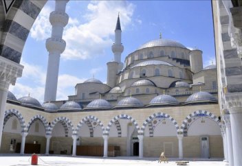 Орта Азиядағы ең үлкен мешіттің құрылысы аяқталды (ФОТО)