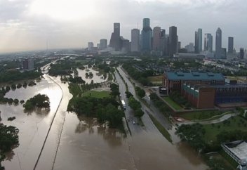 Хьюстон су астында қалды - ВИДЕО