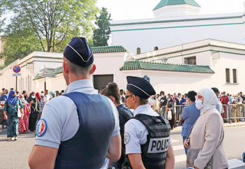 Разные: Власти Франции уволили имама из мечети за «нереспубликансие» цитаты из Корана