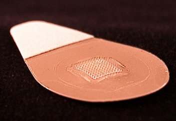 Инновация: тұмауға қарсы ауыртпайтын екпе-пластыр (фото+видео)