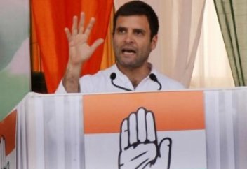 Әйгілі Гандидің ұрпағы азанға құрмет білдірді