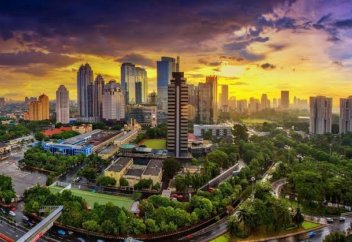 Мусульманок в хиджабе избили дубинкой и пинали