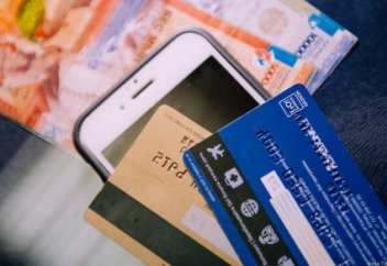 Не отправлять фото документов в WhatsApp советуют казахстанцам. Как мошенники обчищают банковские карты казахстанцев