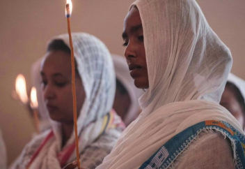 Россиянин удивился "специфическому" православию, которое предписывает обрезание и запрещает свинину