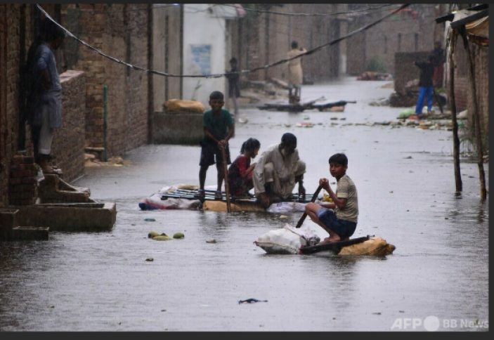 Пәкістанда 26 млн бала мектепке бармайды