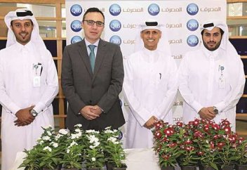 Исламский банк выдал клиентам растения по особому поводу