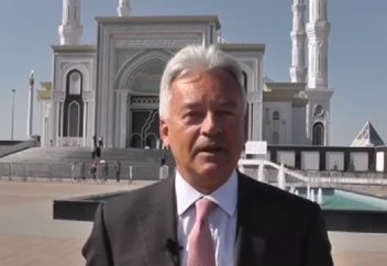 Құрбан айттың алғашқы күні британ министрі Әзірет Сұлтан мешітінде болды (видео)