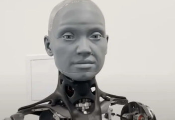 Ең ақылды робот неден қорқатынын айтты (видео)