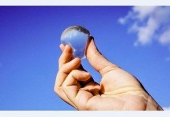 Ішіндегі суымен қоса жеуге болатын бөтелкелер шығарылады