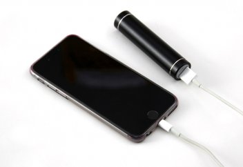 Эксперты: большинство людей заряжают смартфон неправильно