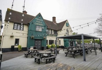 Мусульмане купили здание паба, чтобы превратить его в общественный центр