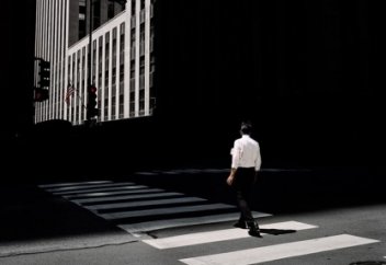 Одиночество капитализма и вавилонское столпотворение культур: за что философы не любили города