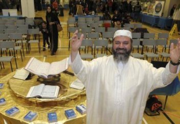 Канадская мечеть приютила беженцев