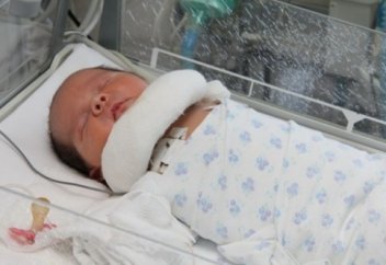 Тастанды сəбидің мүлдем жыламағаны мені таң қалдырған еді...