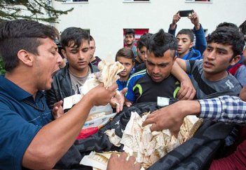 Құранды дәретхана унитазына тастаған