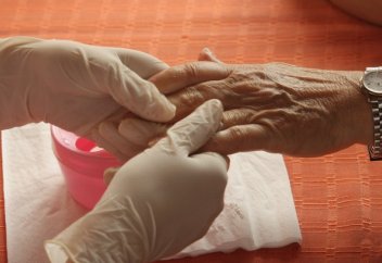 Известный антиоксидант способен замедлить старение кожи даже после 80 (фото)