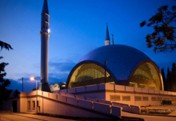 ЕРЕКШЕ ДИЗАЙНЫМЕН ЕЛДІ ТӘНТІ ЕТКЕН МЕШІТ (ФОТО)