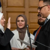 Судья в хиджабе принесла присягу в США