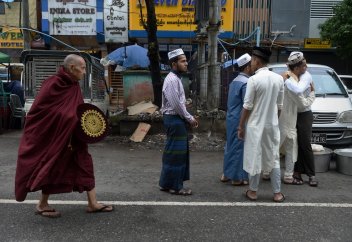 Будда монахтары Мәулітті мерекелеуге кедергі жасады