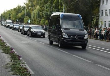 Ташкент тұрғындары Ислам Каримовпен қоштасты (фото)